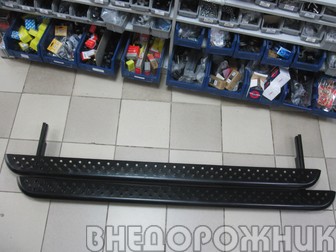 Пороги «Трофи» с металлическим листом, 2131 черные