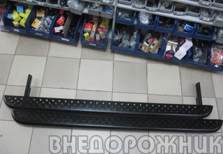 Пороги «Трофи» с металлическим листом, 2131 черные